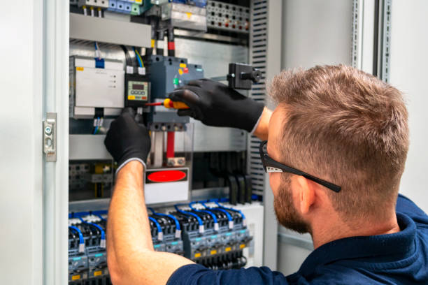 Best Commercial Electrician Services  in Ashwaubenon, WI